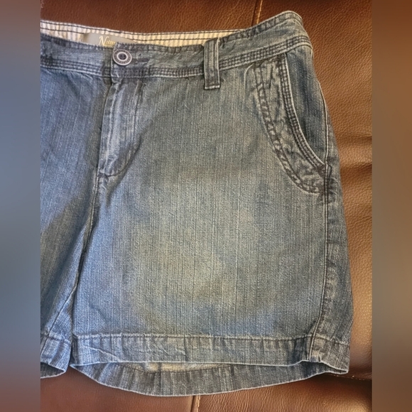 Women's Size 6 Mid Length Natural Reflections BNWOT Denim Shorts. ✨️ - Picture 2 of 9